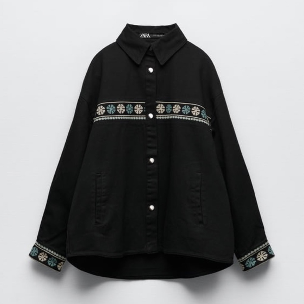 Zara Heavy Blk. Denim jacket embroidered with Blue and white snowflakes